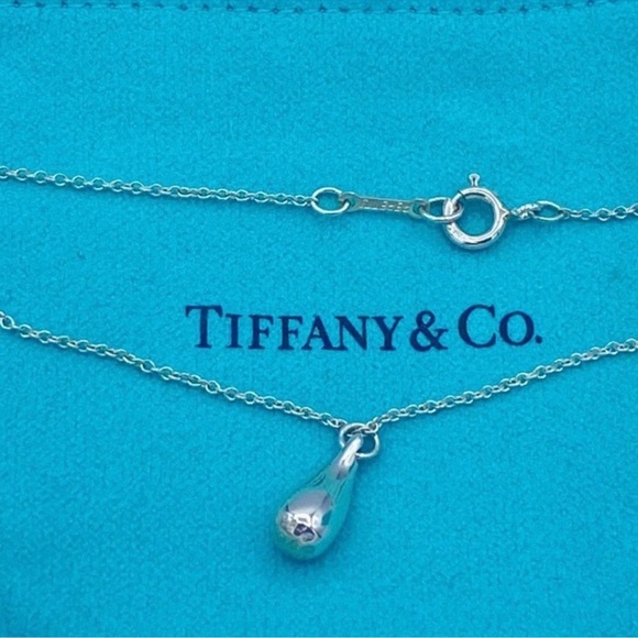 Tiffany Elsa Peretti Teardrop Necklace EUC - Picture 3 of 7